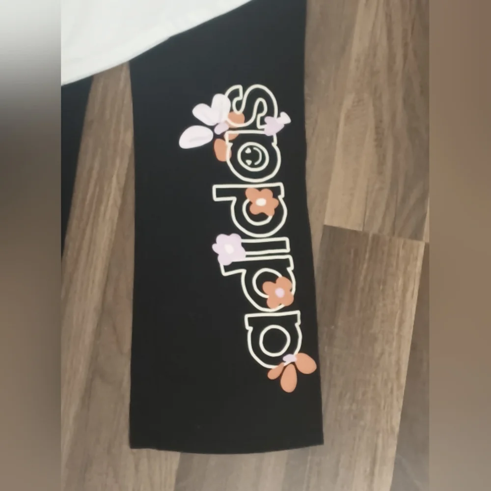 𝑨𝒅𝒊𝒅𝒂𝒔 & 𝑪𝒚𝒏𝒕𝒉𝒊𝒂 𝑹𝒐𝒘𝒍𝒆𝒚 𝑺𝒆𝒕 - Picture 7 of 11